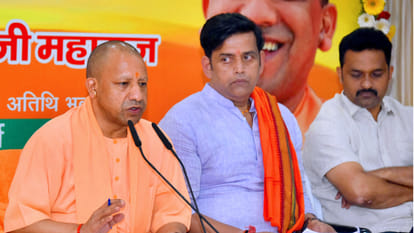 Gorakhpur News: सीएम योगी ने दी बड़ी सीख, कहा- बूथ जितना मजबूत होगा, परिणाम भी उतना ही जबरदस्त आएगा CM Yogi held a meeting with BJP election steering committees at Gokul Atithi Bhawan, Gorakhpur.