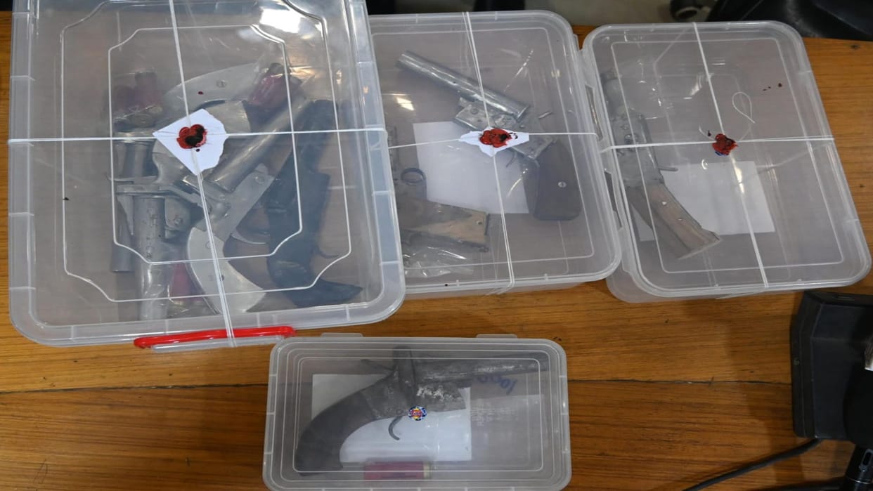 Jabalpur: Police seized a cache of illegal weapons, 14 pistols and 19 cartridges recovered from ten miscreants