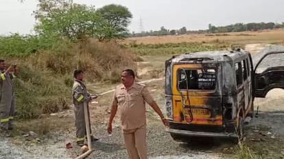 school van caught fire Children saved by police in jaunpur
