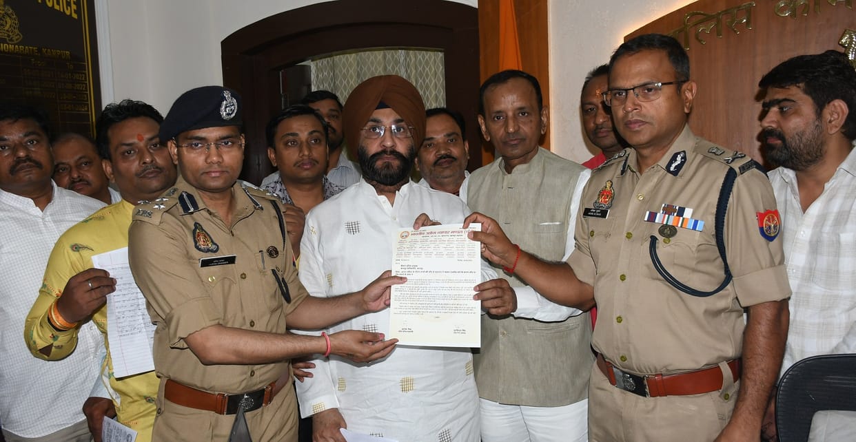 Traders submitted memorandum to the Police Commissioner, said business is being affected due to cash checking