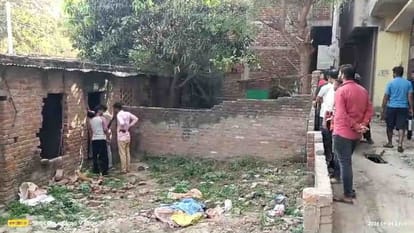 Nalanda News: खंडहर में मिला युवक का शव, आसपास बिखरे मिले नशीले पदार्थों के रैपर, युवक की पहचान में जुटी पुलिस Nalanda News: Panic after the dead body of a young man was found in the ruins of Gaurakshani street.