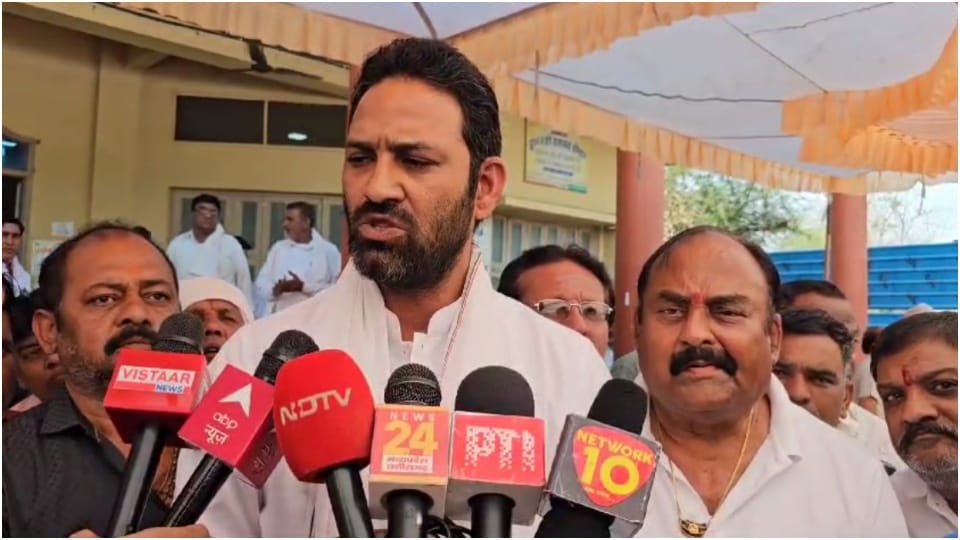 Khandwa News: Congress MLA Sachin Yadav says people are leaving party for personal interest