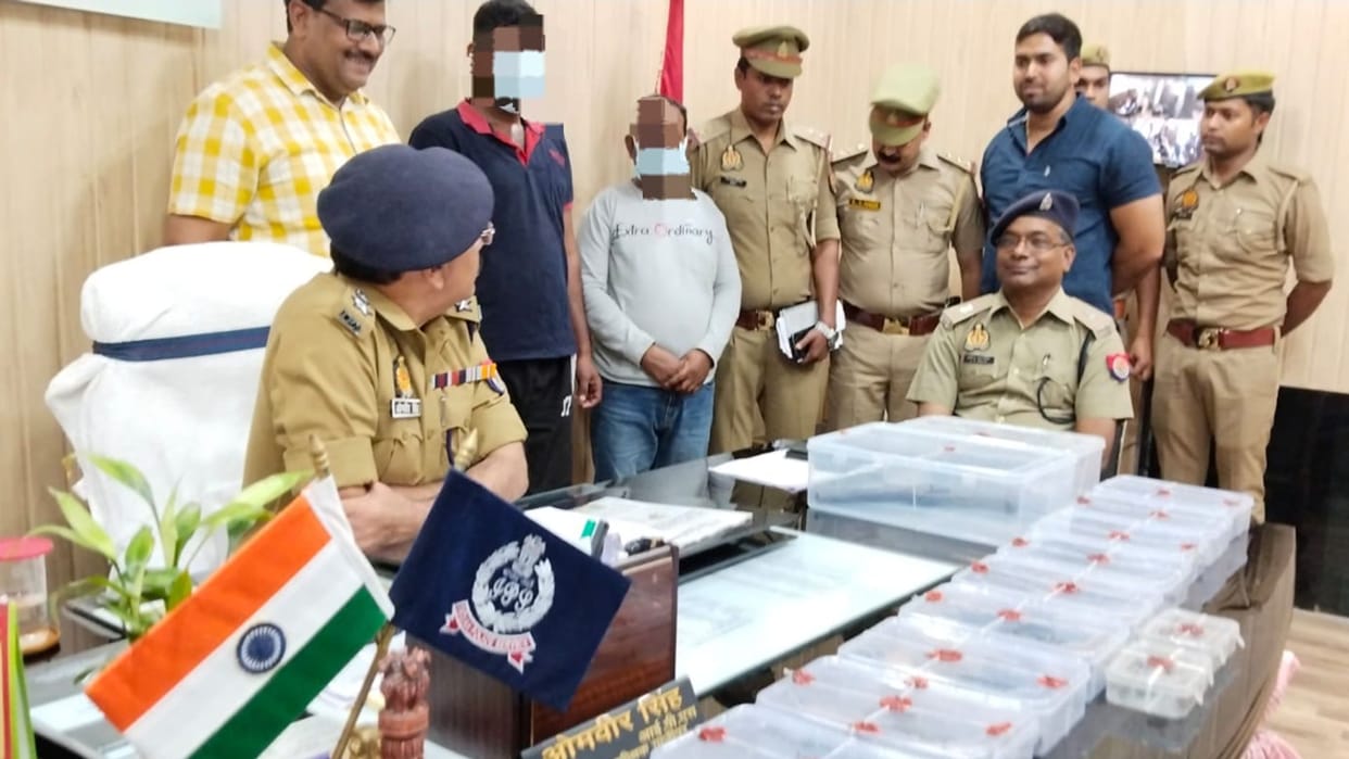 two arrested with 12 pistols, cartridges and equipment in ghazipur