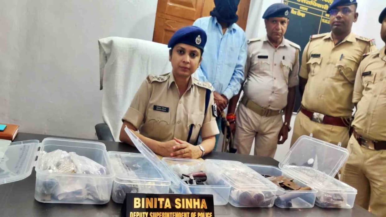 Muzaffarpur News: Police caught illegal arms factory in Muzaffarpur