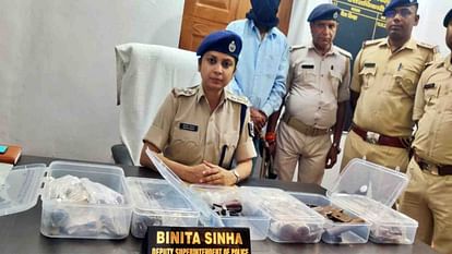 Muzaffarpur News: पुलिस ने अवैध हथियार फैक्ट्री का किया भंडाफोड़, हथियार और अन्य सामान जब्त, एक तस्कर गिरफ्तार Muzaffarpur News: Police caught illegal arms factory in Muzaffarpur