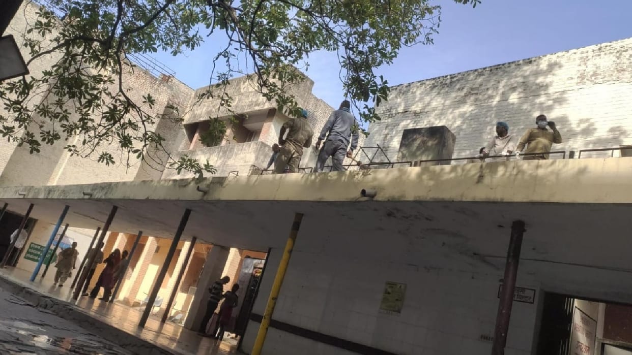 Fire broke out in the electricity box of SOT of Rohtak PGIMS, creating chaos among employees and staff