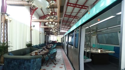 Metro coach restaurant built at Sector-137 metro station of Aqua Line The coach restaurant noida