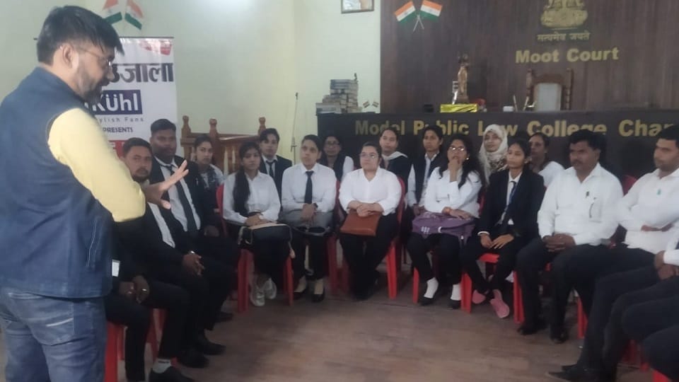 Sambhal: Government should pay attention to education and health, examination leakage should be stopped