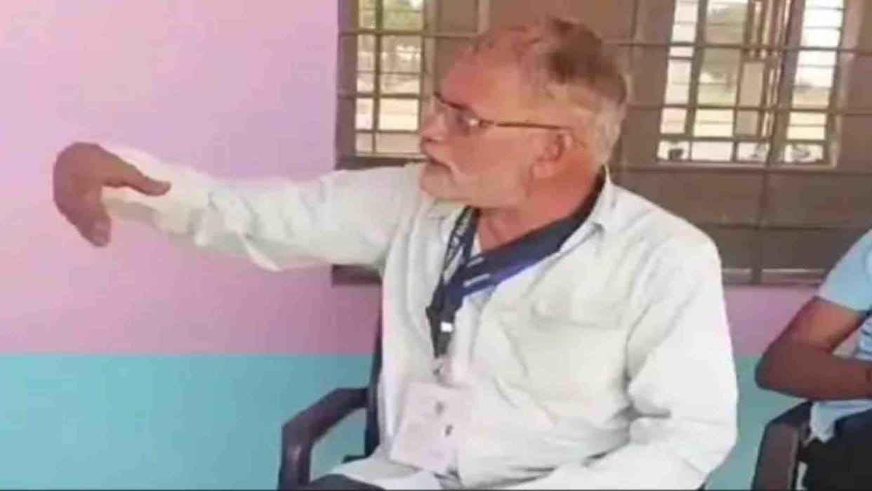 Jhunjhunu: Teacher suspended for teaching children in school after drinking alcohol