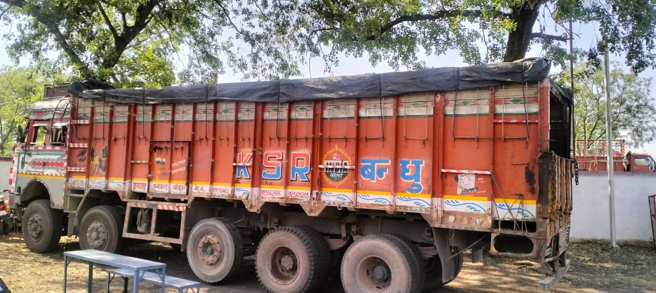 अनूपपुर में पुलिस ने ट्रक जब्त किया।