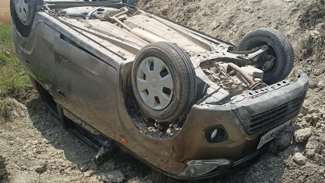 driver dead road accident in jaunpur four people injured