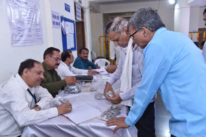 MP LS Election: Candidate arrived with a chiller to file nomination in Lok Sabha elections