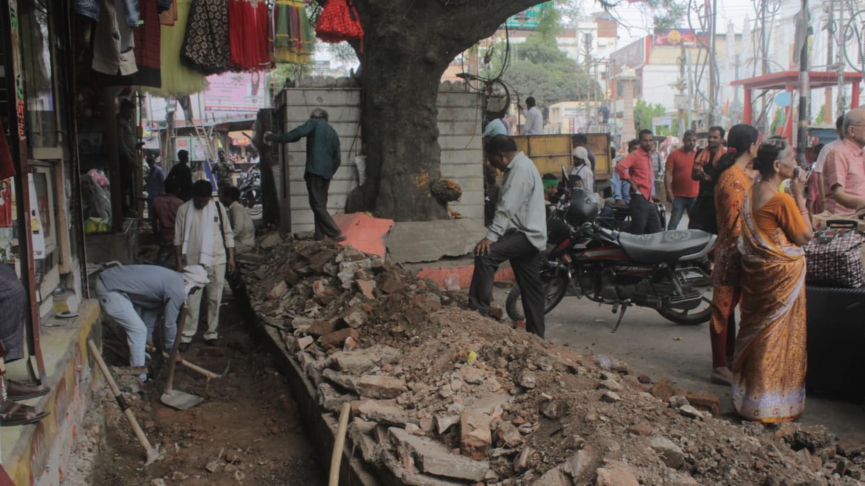 nine meter road near the Church chauraha will widened by six meters