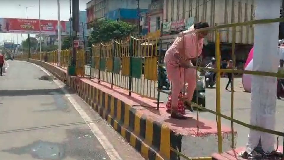 Roads and markets were closed before 24 hour in Ghaziabad due to PM Modi s road show