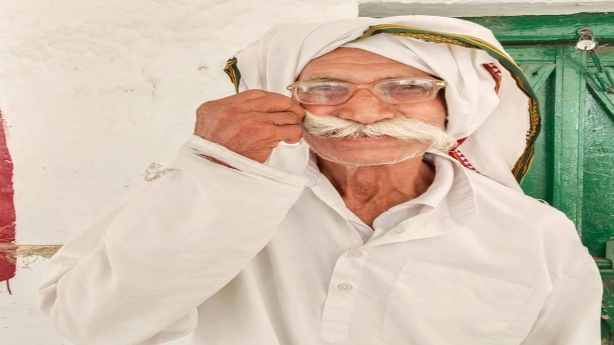 CG Loksabha Election 2024: 86 year old Baba said  Do vote, you will increase glory of democracy