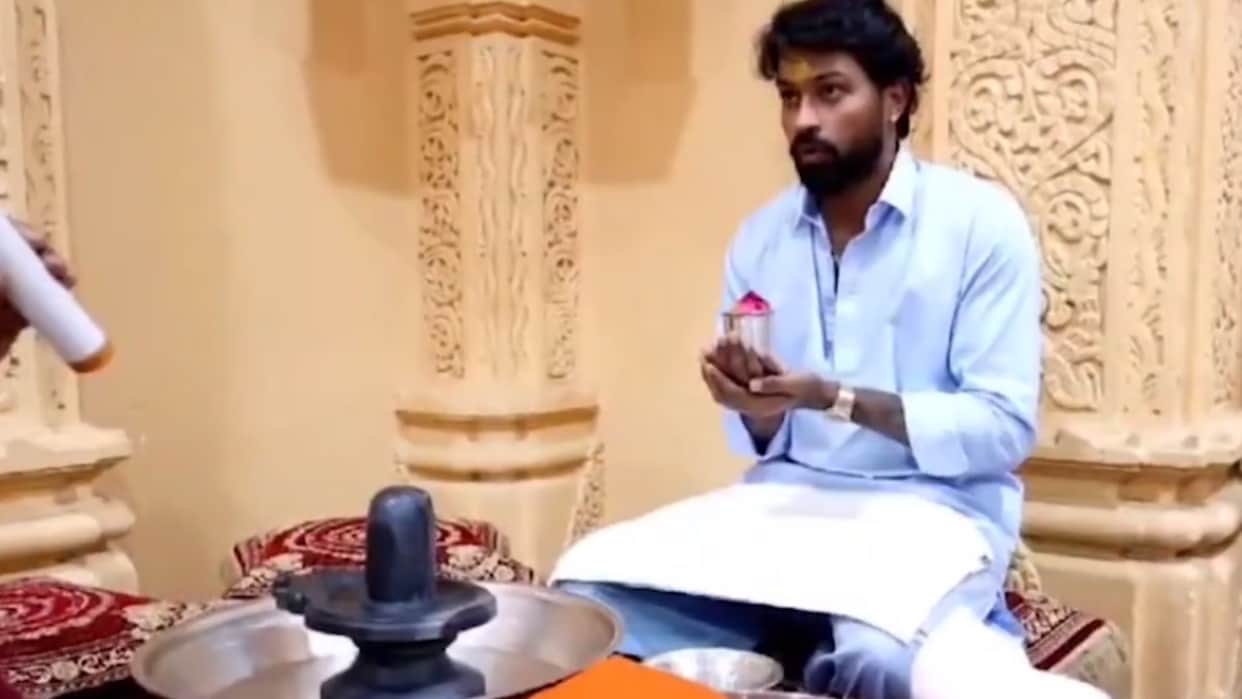 IPL 2024: Hardik Pandya offers prayers at Somnath Temple amid controversy with Mumbai Indians, Watch video
