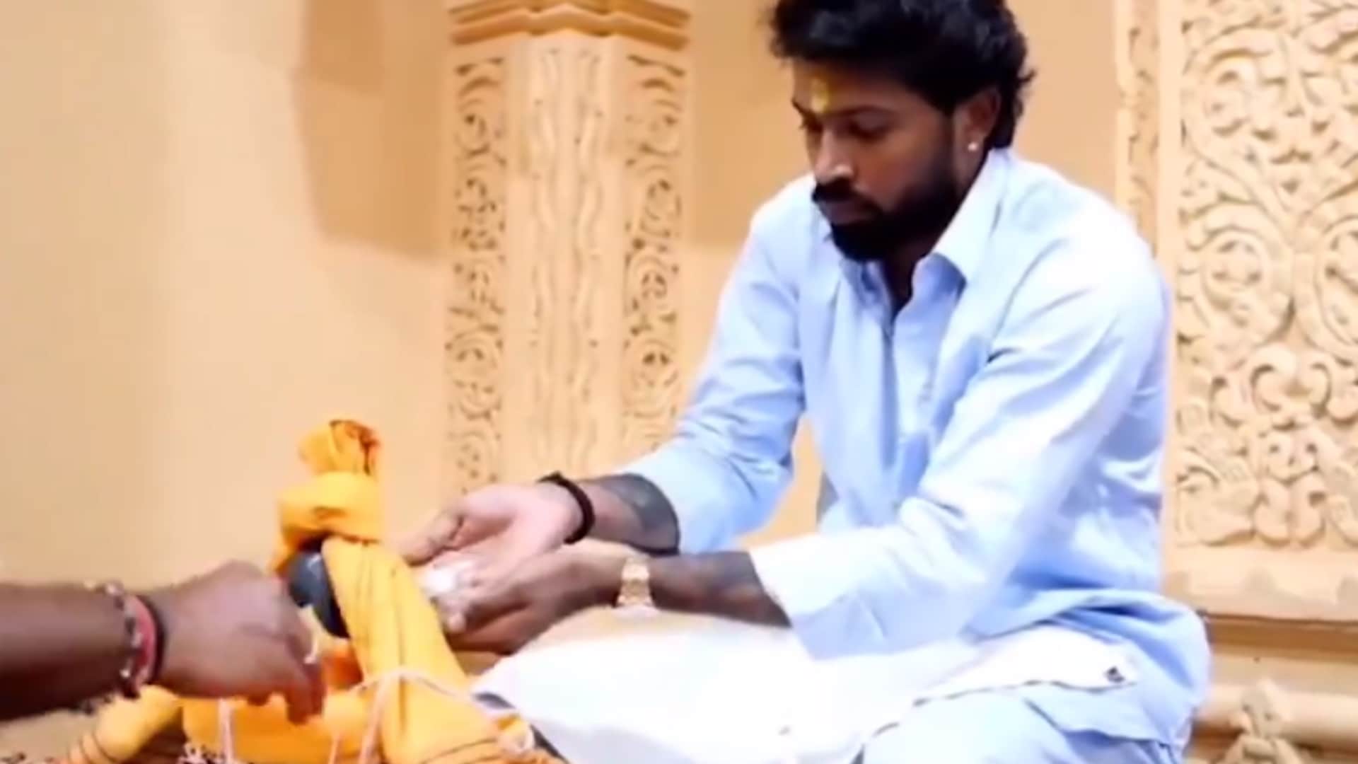 IPL 2024: Hardik Pandya offers prayers at Somnath Temple amid controversy with Mumbai Indians, Watch video
