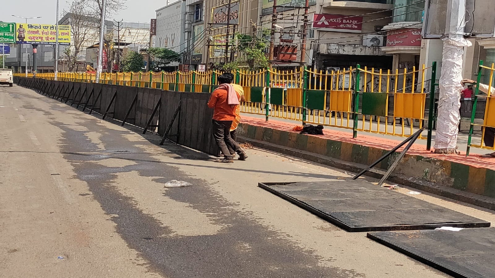 Roads and markets were closed before 24 hour in Ghaziabad due to PM Modi s road show