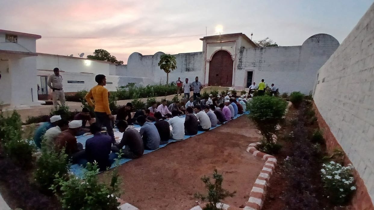 Ramzan: Jail prisoners are attending Iftar with the intention of repentance, repentance and changed life.