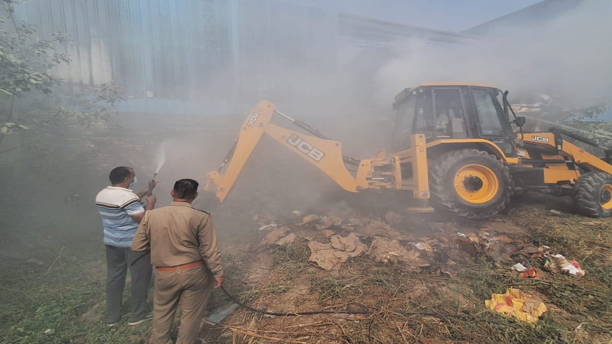 A massive fire broke out in a scrap warehouse, several fire tenders brought the fire under control.