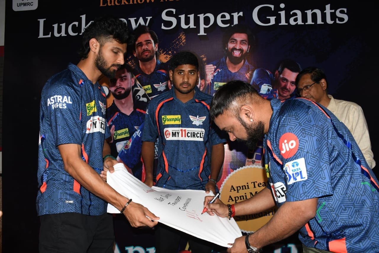Lucknow Super Giants cricketer had a Metro ride in Lucknow.