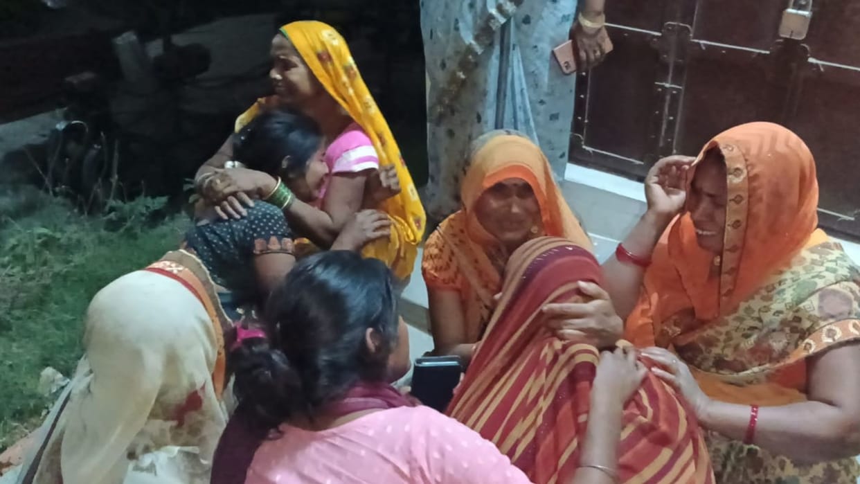 Family members ruckus mother death private hospital in ballia