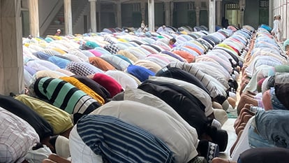 Eid: 11 अप्रैल को होगी ईद की नमाज, देर रात तक हुई खरीदारी Eid namaz will be held on April 11