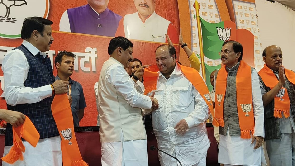 MP LS Election Big blow to Kamal Nath former minister Deepak Saxena joins BJP CM welcomed