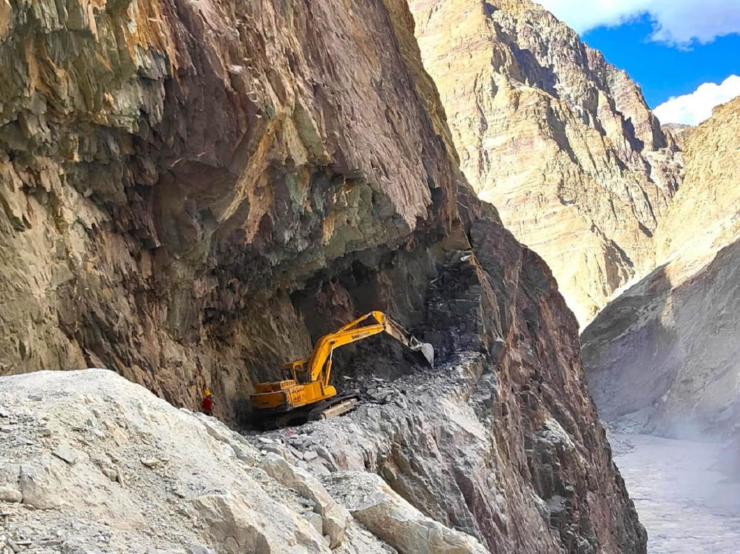 Manali to Ladakh Shortest Route Nimmu-Padam-Darcha Road Know Details