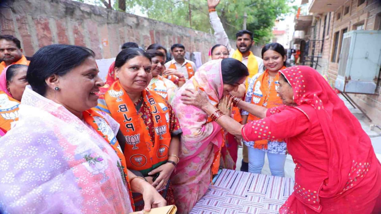Jodhpur News: Gajendra Singh Shekhawat's wife Nonad did door to door campaign
