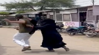 Fight between husband and wife in court premises