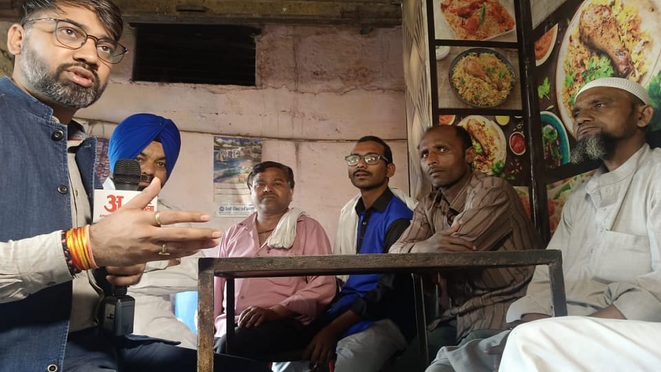 Voters raised issue of employment in Rampur, said in discussion- there should be development of area