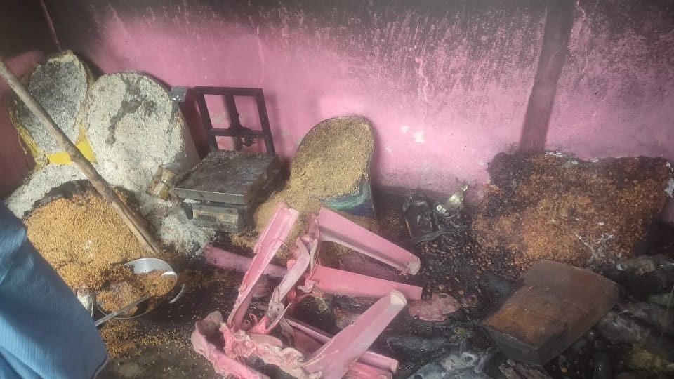 Cash and goods burnt to ashes due to fire in grocery shop in Gaurela Pendra Marwahi
