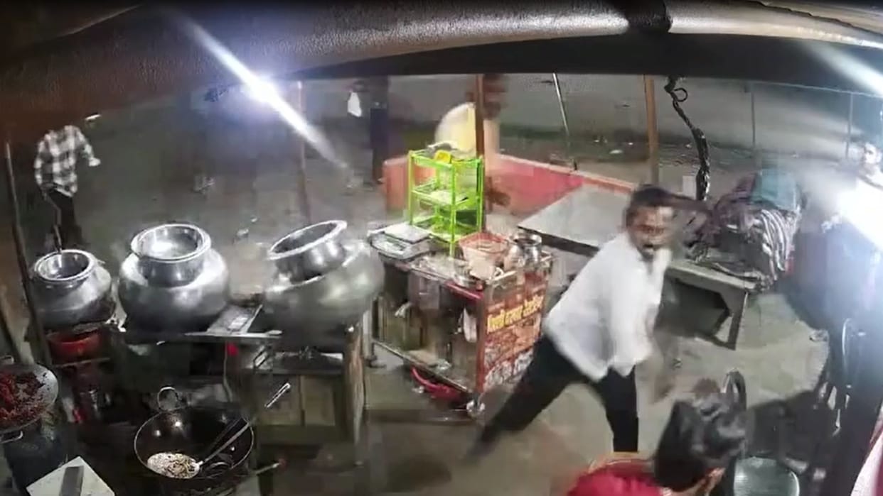 Shopkeeper beaten in renukoot for demanding money for biryani