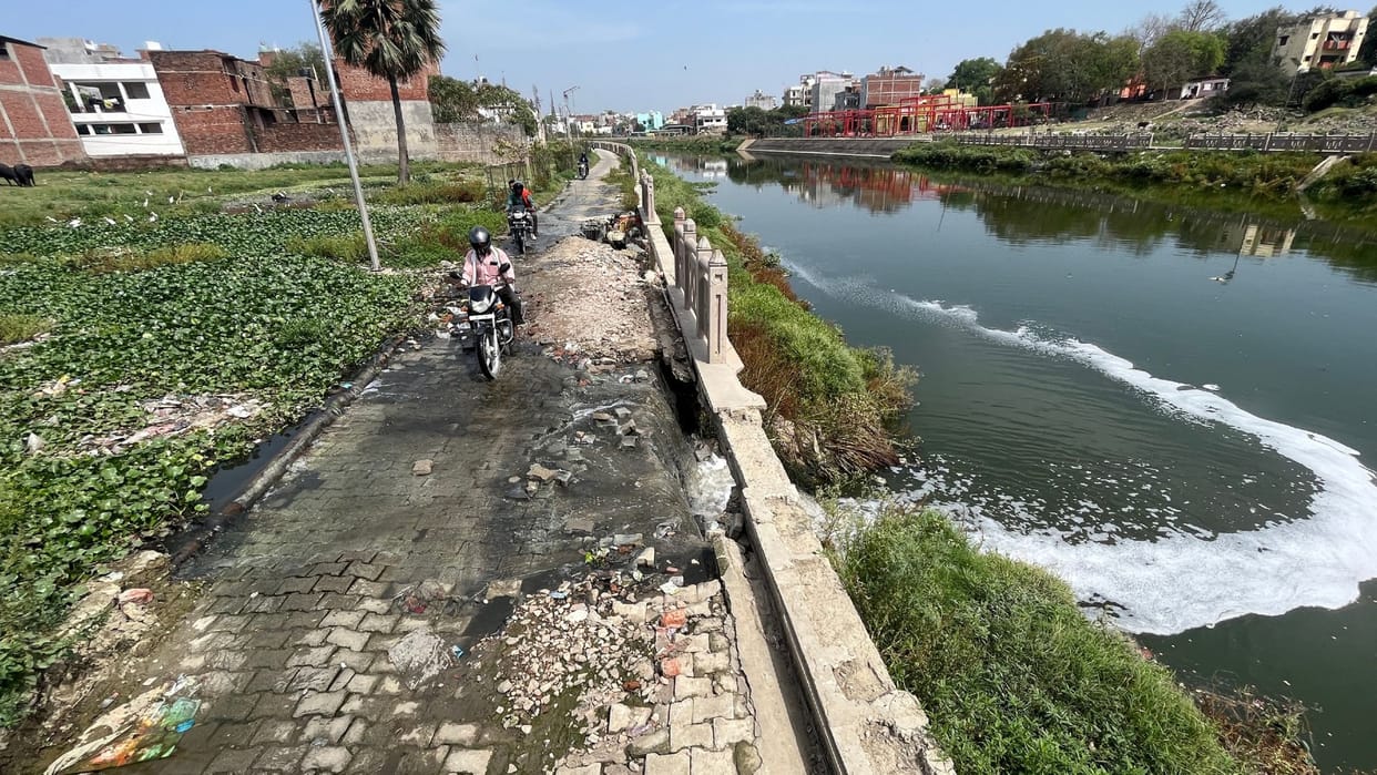 hundred crore liters sewage going in Ganga daily through Varuna and Asi river