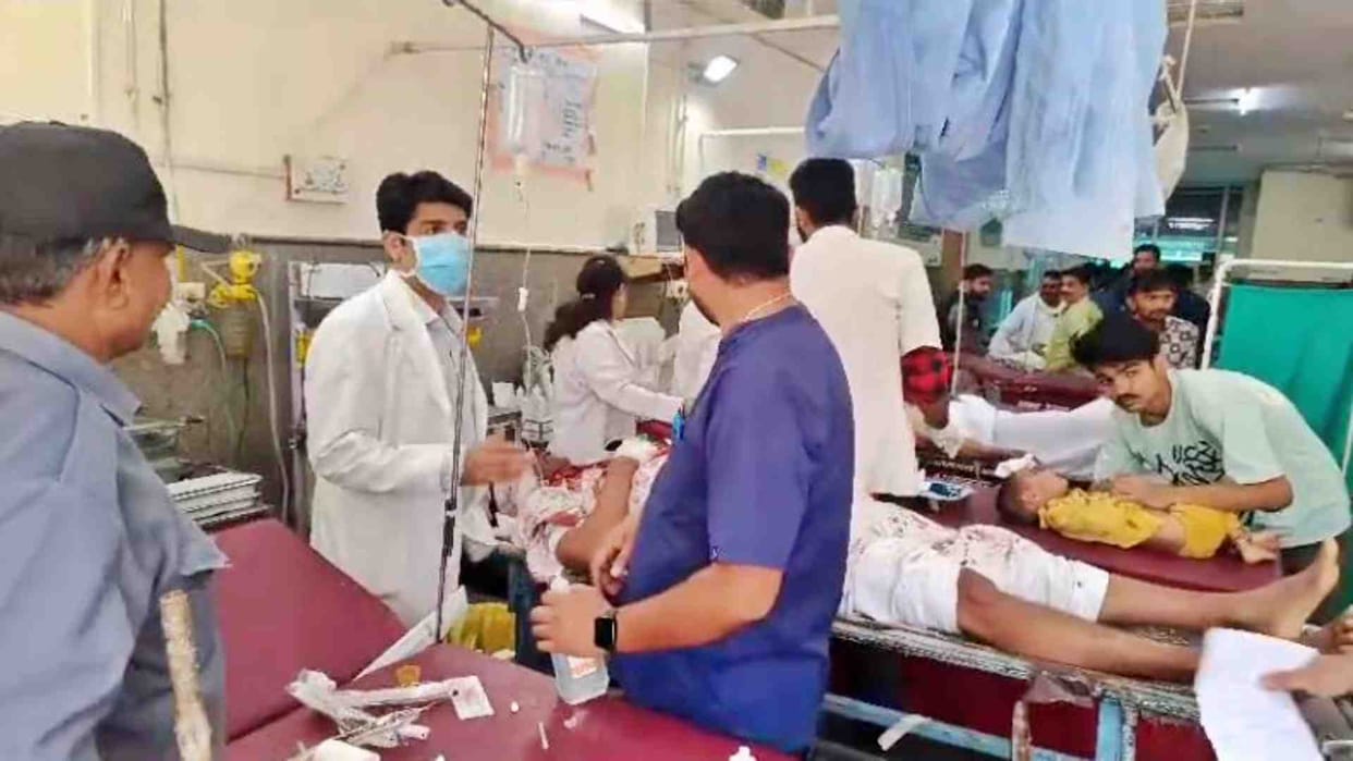 Bikaner News: Miscreants opened fire on father and son in car
