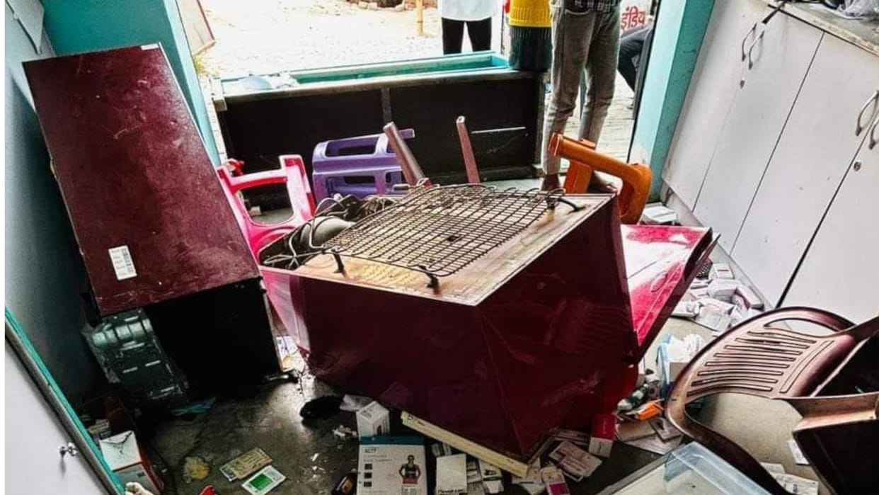 Case registered against doctors for vandalizing the medical store in Gorakhpur Medical College