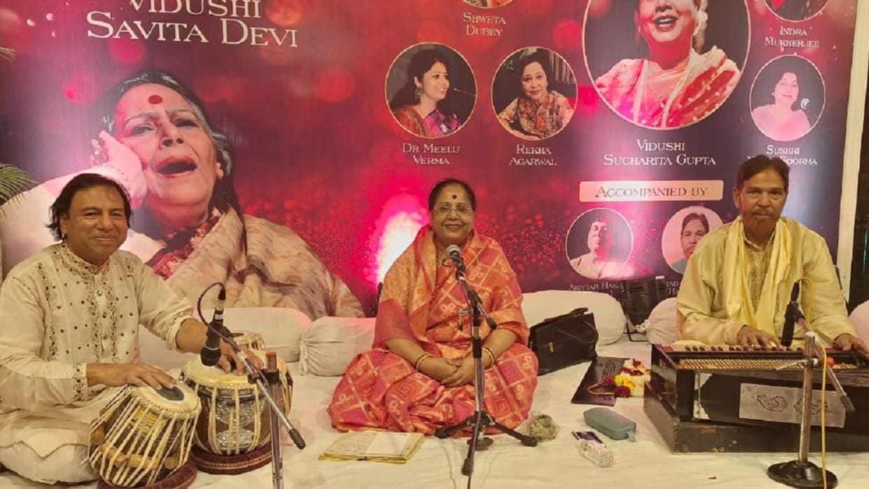 Artists participated in Swaranjali programme and tribute to Savita Devi