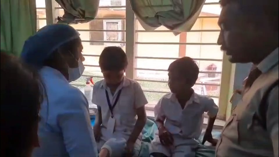 school van was hit hard by a truck one child died accident in Dhamtari