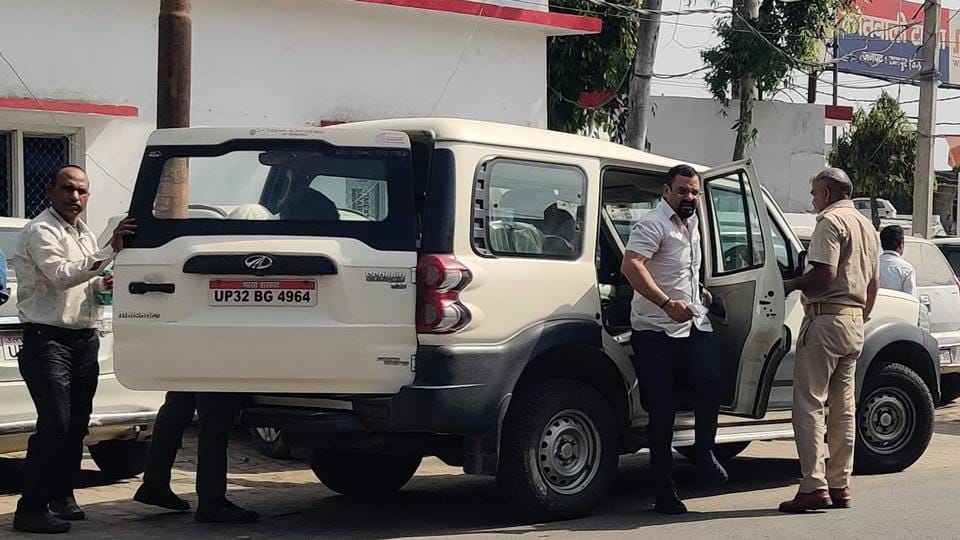 UP: Customs raid in Rampur for the second day in search of gold smugglers, summons issued