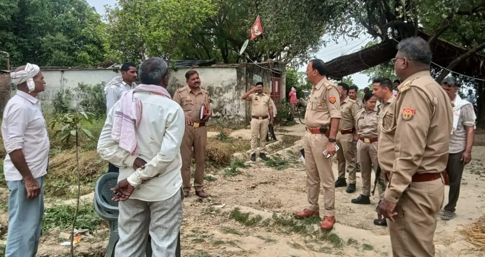 Bullet fired in land dispute, four injured from one side, admitted to hospital, police engaged in investigatio