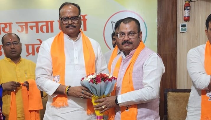 SP leader Sanjay, accused in illegal mining scam, joins BJP, a lot of enthusiasm was seen among the supporters