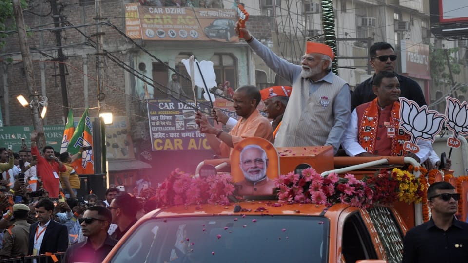 PM Modi in Ghaziabad BJP Road Show CM Yogi UP Lok Sabha Election News in Hindi