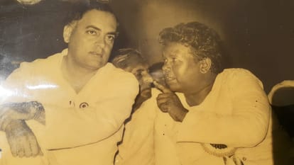 UP: राजीव ने बगल में क्या बिठाया चुनाव ही हार गए पनिका... आज भी होती है पूर्व पीएम के इस भाषण की चर्चा Lok Sabha Election 2024 Tribal leader Ram Pyare Panika lost the election just by sitting near Rajiv Gandhi