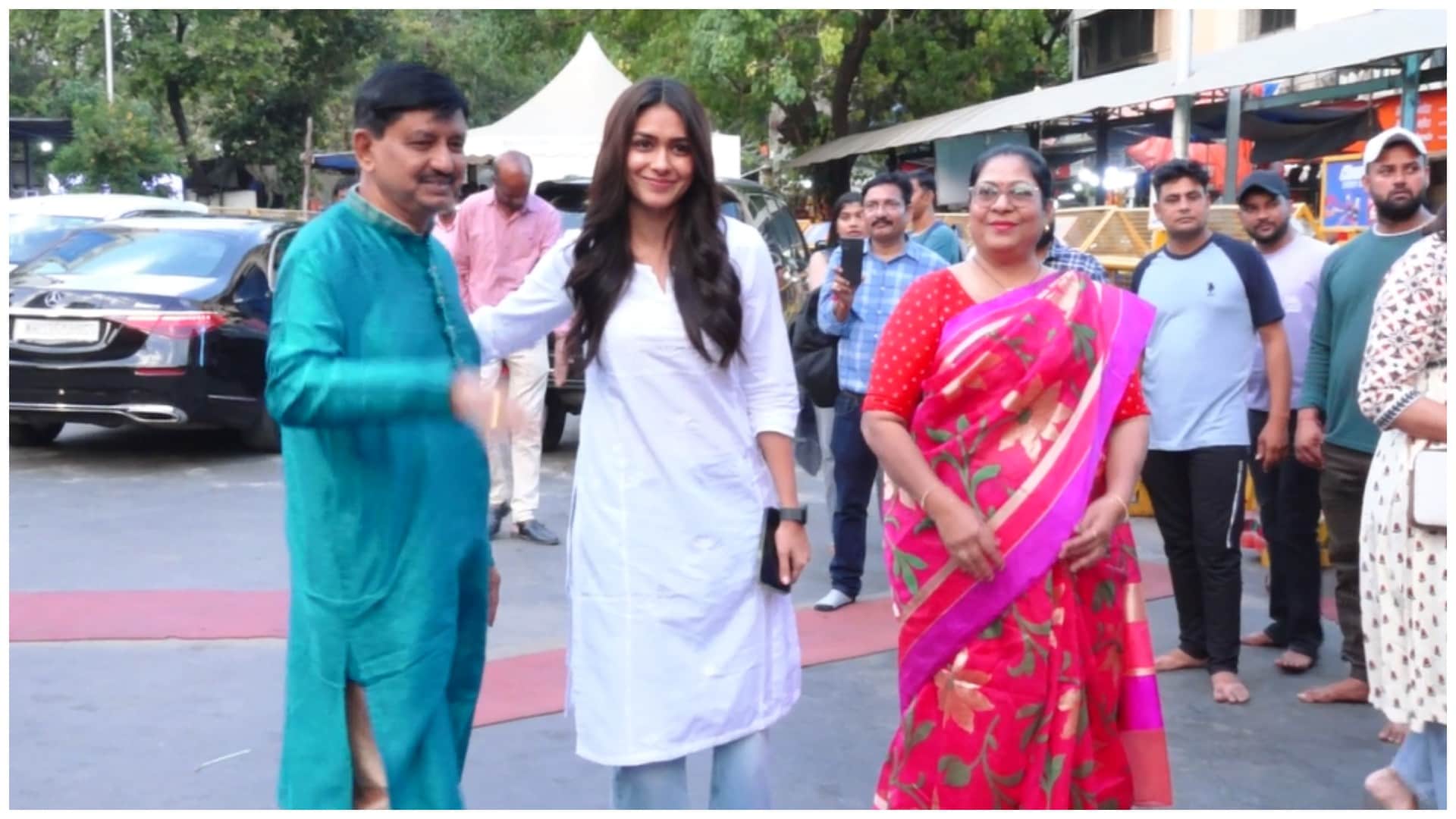 Mrunal Thakur Visit Siddhivinayak Temple With Family to seek Blessing on Vijay Deverakonda Family Star Release