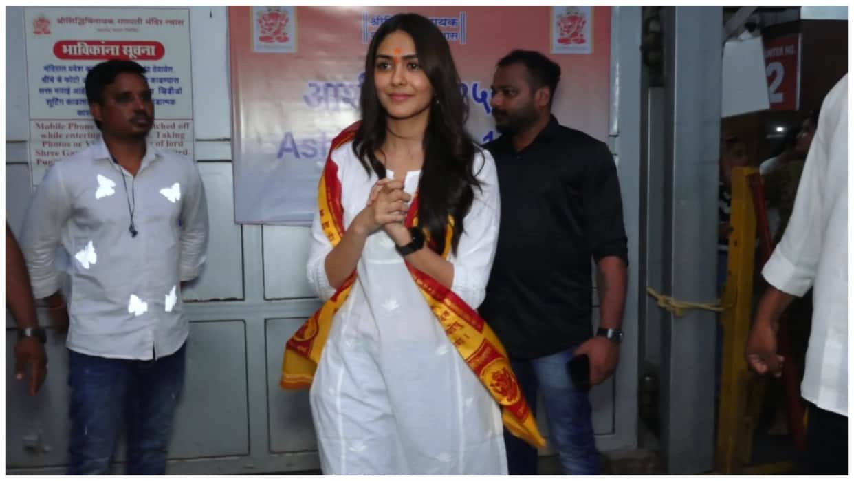 Mrunal Thakur Visit Siddhivinayak Temple With Family to seek Blessing on Vijay Deverakonda Family Star Release