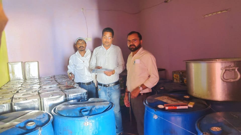 7900 liters of fake ghee seized food department raided factory in Ambikapur