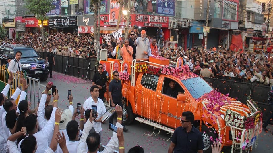 PM Modi in Ghaziabad BJP Road Show CM Yogi UP Lok Sabha Election News in Hindi