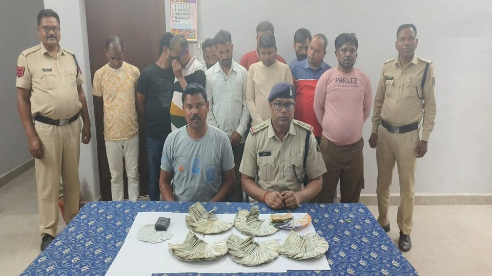 पुलिस की गिरफ्त में आरोपी