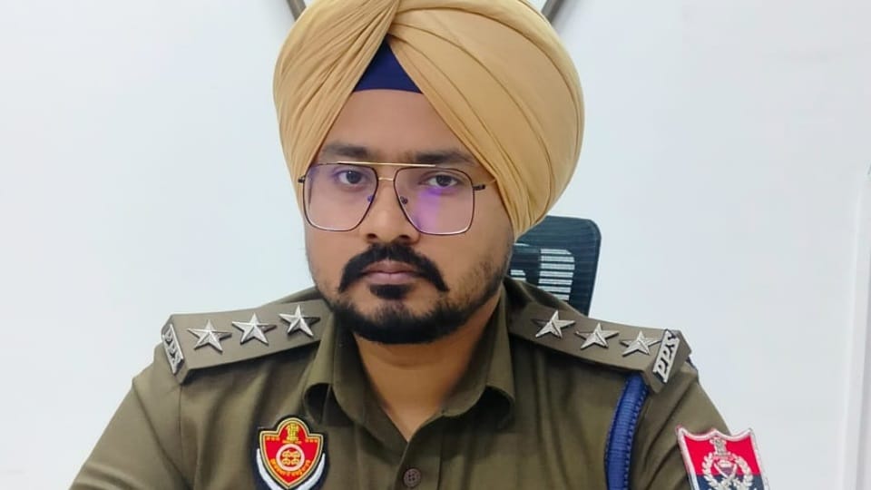 Two including punjab police ACP burnt alive in road accident in Ludhiana